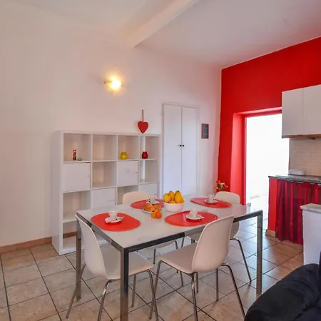 Casa vacanze 2 Bedroom Lovely In *