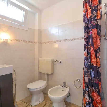 2 Bedroom Lovely In